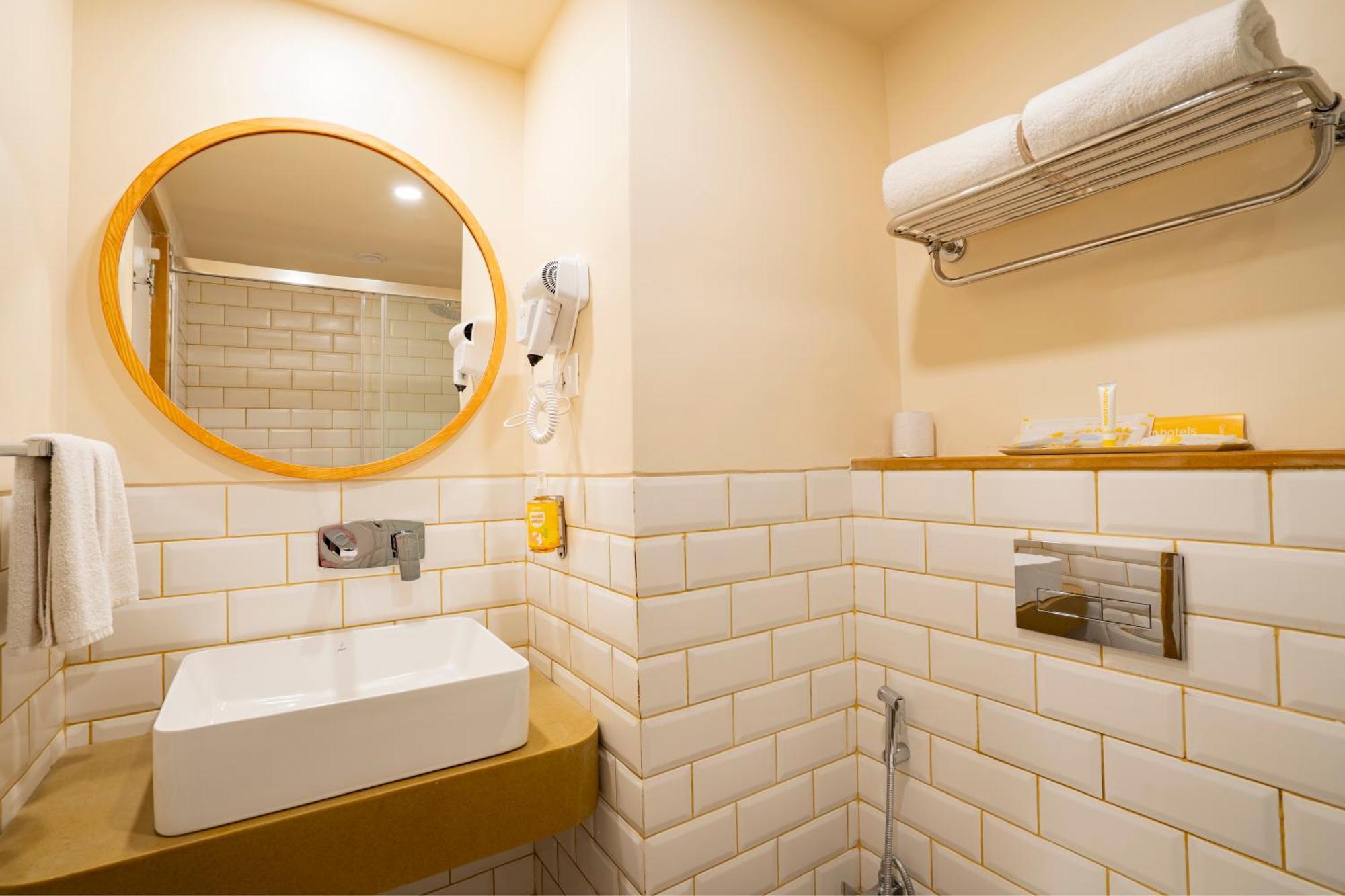 Bloom Hotel - Dona Paula Panaji Room photo